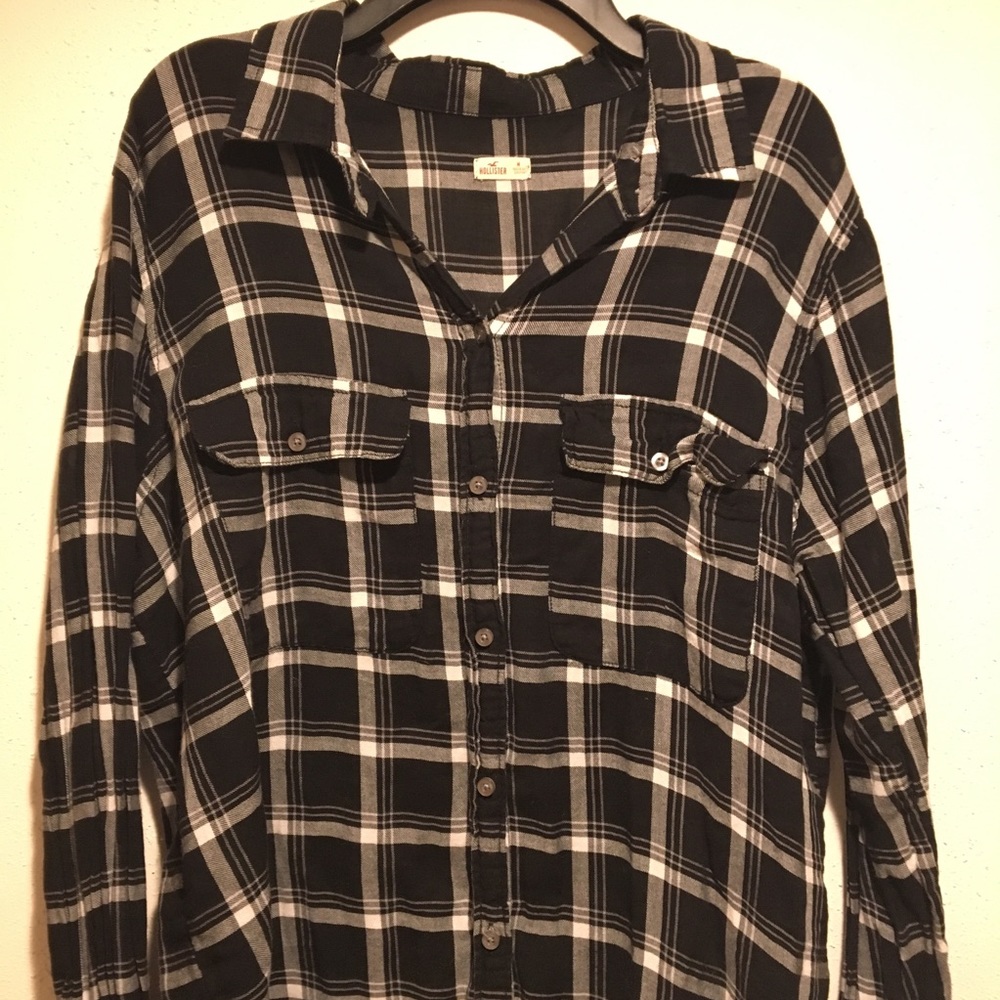 Black and white Hollister flannel